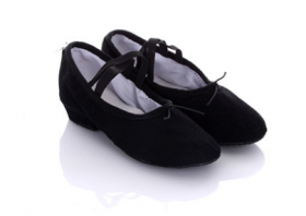 черни обувки за танци от плат с токче